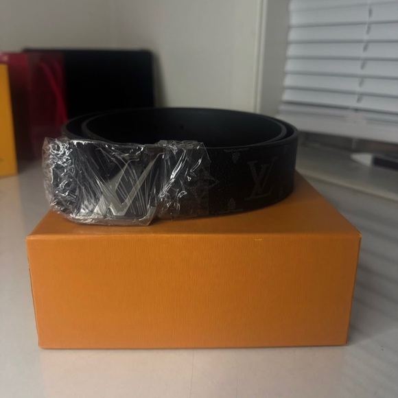Louis Vuitton Black Belt with Silver Buckle - Picture 1 of 1